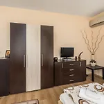 Ivadoni Apartment *
