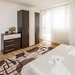 Ivadoni Apartment *